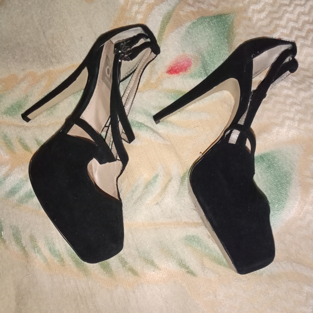 Dolce Vita suede ankle straps pumps